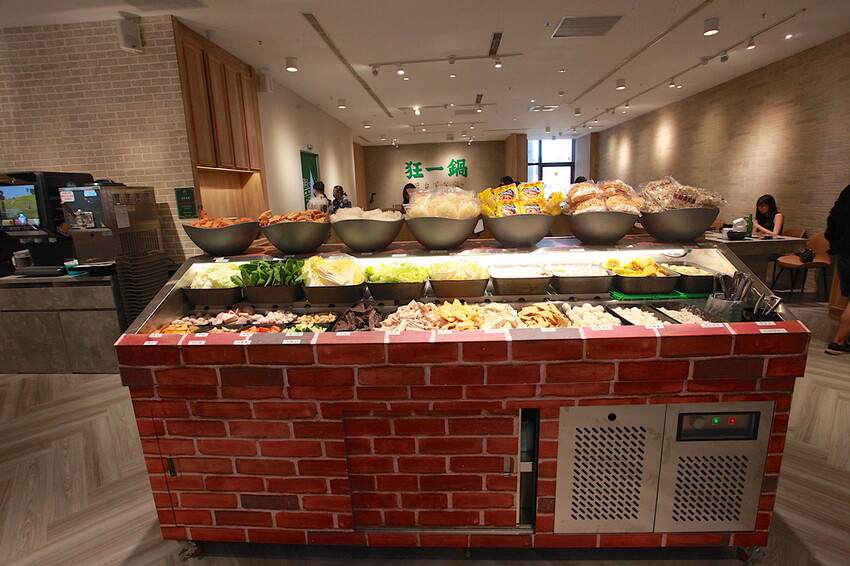 高雄市鼓山區吃。高雄市美食|鼓山區。「狂一鍋-高雄義享店」幾乎零負評的台式火鍋，台北爆紅名店狂一鍋高雄義享時尚廣場