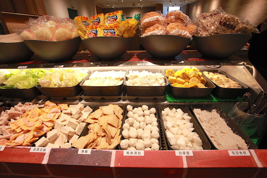 高雄市鼓山區吃。高雄市美食|鼓山區。「狂一鍋-高雄義享店」幾乎零負評的台式火鍋，台北爆紅名店狂一鍋高雄義享時尚廣場