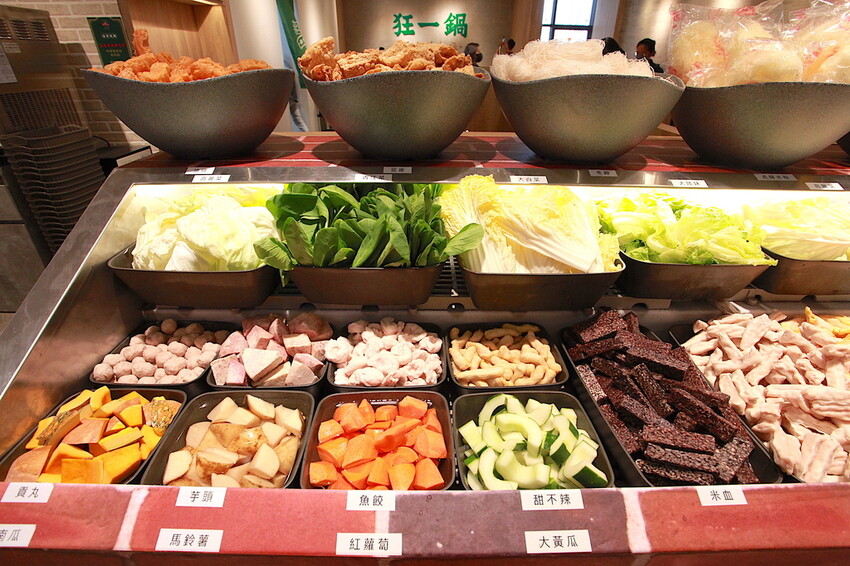 高雄市鼓山區吃。高雄市美食|鼓山區。「狂一鍋-高雄義享店」幾乎零負評的台式火鍋，台北爆紅名店狂一鍋高雄義享時尚廣場