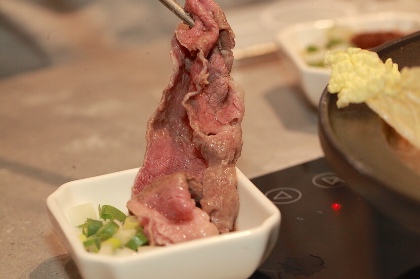 高雄市鼓山區吃。高雄市美食|鼓山區。「狂一鍋-高雄義享店」幾乎零負評的台式火鍋，台北爆紅名店狂一鍋高雄義享時尚廣場