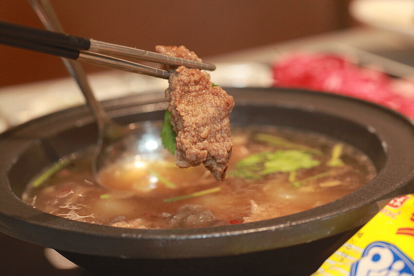 高雄市鼓山區吃。高雄市美食|鼓山區。「狂一鍋-高雄義享店」幾乎零負評的台式火鍋，台北爆紅名店狂一鍋高雄義享時尚廣場