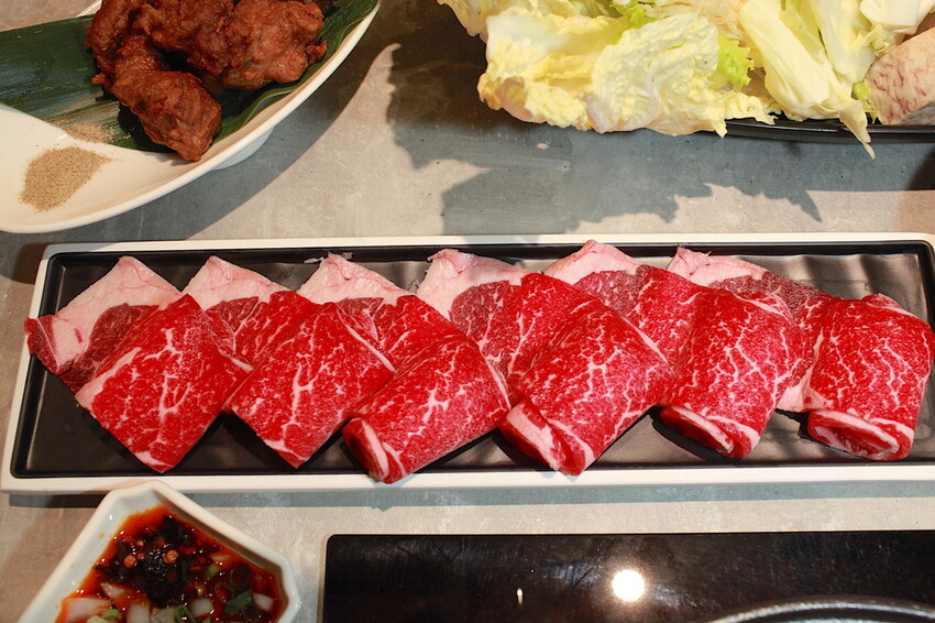 高雄市鼓山區吃。高雄市美食|鼓山區。「狂一鍋-高雄義享店」幾乎零負評的台式火鍋，台北爆紅名店狂一鍋高雄義享時尚廣場