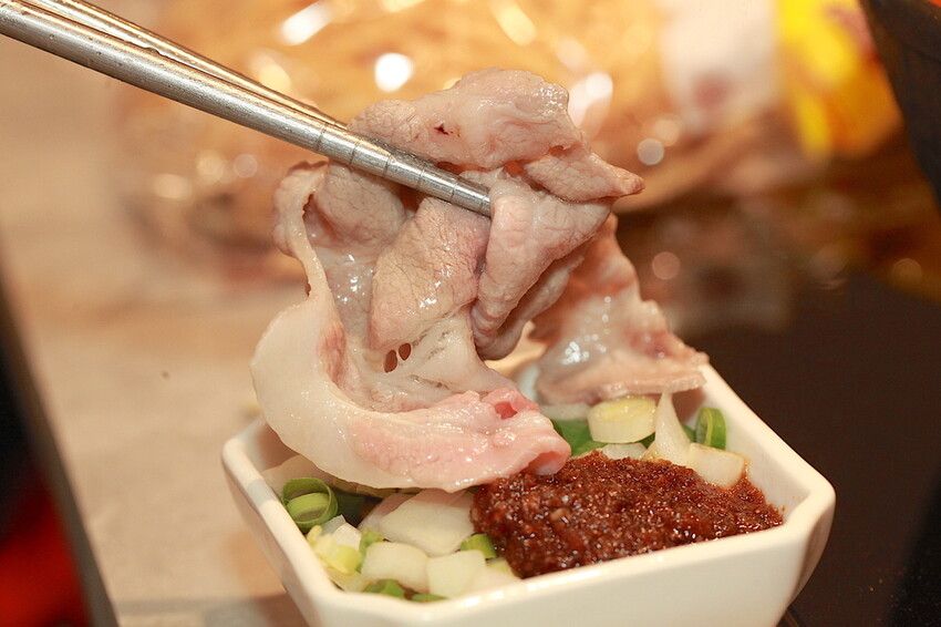 高雄市鼓山區吃。高雄市美食|鼓山區。「狂一鍋-高雄義享店」幾乎零負評的台式火鍋，台北爆紅名店狂一鍋高雄義享時尚廣場