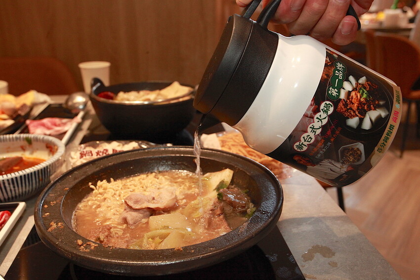 高雄市鼓山區吃。高雄市美食|鼓山區。「狂一鍋-高雄義享店」幾乎零負評的台式火鍋，台北爆紅名店狂一鍋高雄義享時尚廣場