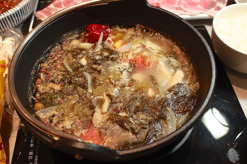 高雄市鼓山區吃。高雄市美食|鼓山區。「狂一鍋-高雄義享店」幾乎零負評的台式火鍋，台北爆紅名店狂一鍋高雄義享時尚廣場