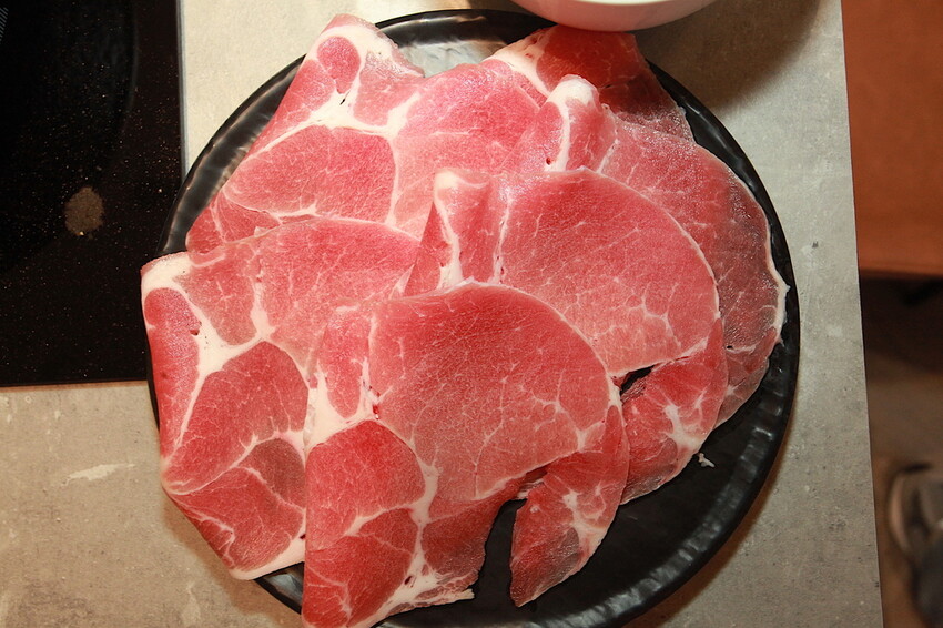 高雄市鼓山區吃。高雄市美食|鼓山區。「狂一鍋-高雄義享店」幾乎零負評的台式火鍋，台北爆紅名店狂一鍋高雄義享時尚廣場