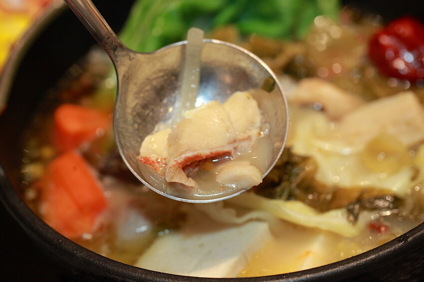 高雄市鼓山區吃。高雄市美食|鼓山區。「狂一鍋-高雄義享店」幾乎零負評的台式火鍋，台北爆紅名店狂一鍋高雄義享時尚廣場