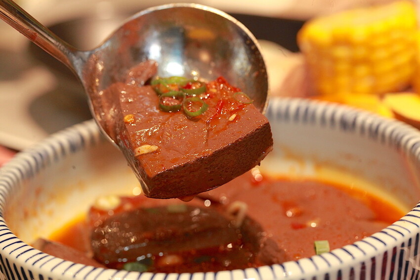 高雄市鼓山區吃。高雄市美食|鼓山區。「狂一鍋-高雄義享店」幾乎零負評的台式火鍋，台北爆紅名店狂一鍋高雄義享時尚廣場