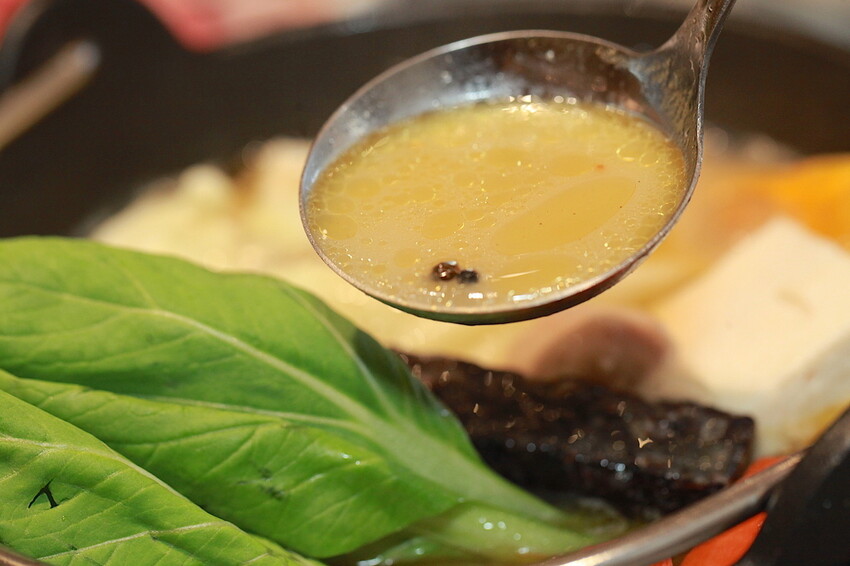 高雄市鼓山區吃。高雄市美食|鼓山區。「狂一鍋-高雄義享店」幾乎零負評的台式火鍋，台北爆紅名店狂一鍋高雄義享時尚廣場