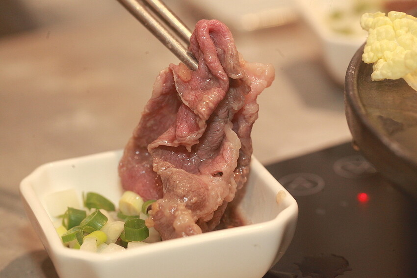 高雄市鼓山區吃。高雄市美食|鼓山區。「狂一鍋-高雄義享店」幾乎零負評的台式火鍋，台北爆紅名店狂一鍋高雄義享時尚廣場