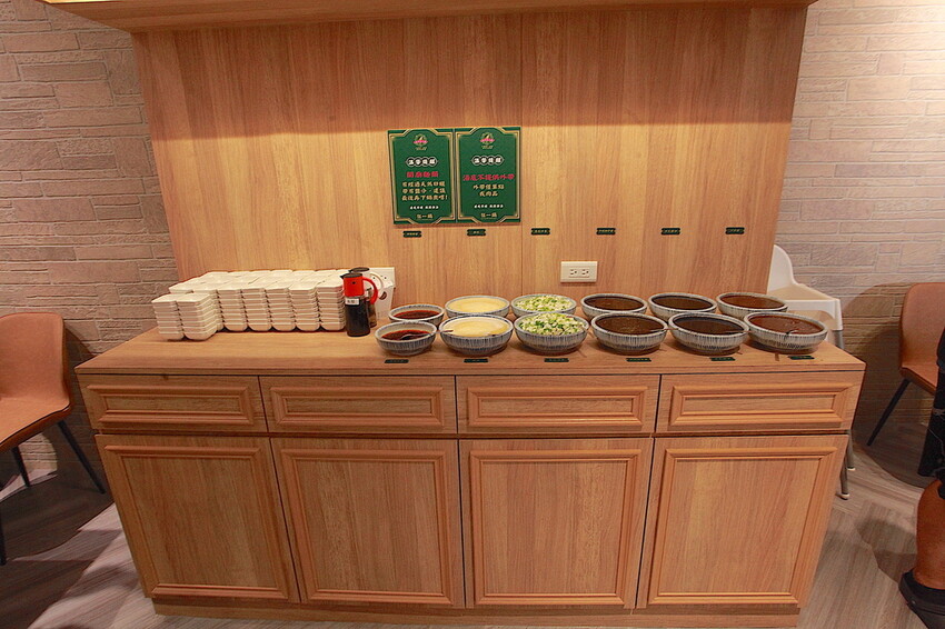 高雄市鼓山區吃。高雄市美食|鼓山區。「狂一鍋-高雄義享店」幾乎零負評的台式火鍋，台北爆紅名店狂一鍋高雄義享時尚廣場