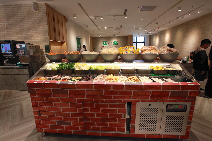 高雄市鼓山區吃。高雄市美食|鼓山區。「狂一鍋-高雄義享店」幾乎零負評的台式火鍋，台北爆紅名店狂一鍋高雄義享時尚廣場