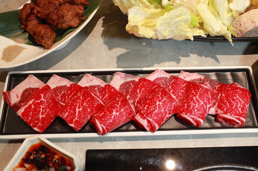 高雄市鼓山區吃。高雄市美食|鼓山區。「狂一鍋-高雄義享店」幾乎零負評的台式火鍋，台北爆紅名店狂一鍋高雄義享時尚廣場