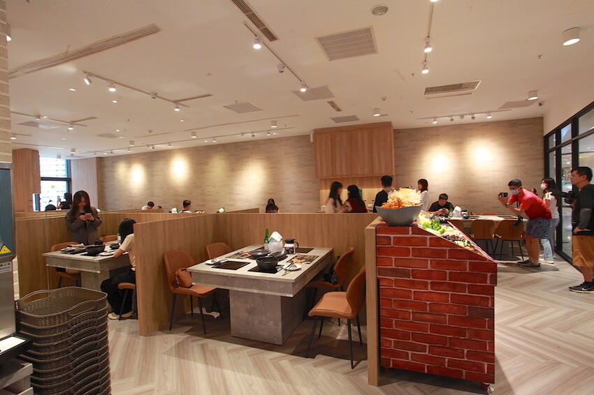 高雄市鼓山區吃。高雄市美食|鼓山區。「狂一鍋-高雄義享店」幾乎零負評的台式火鍋，台北爆紅名店狂一鍋高雄義享時尚廣場