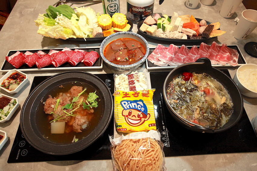 高雄市鼓山區吃。高雄市美食|鼓山區。「狂一鍋-高雄義享店」幾乎零負評的台式火鍋，台北爆紅名店狂一鍋高雄義享時尚廣場