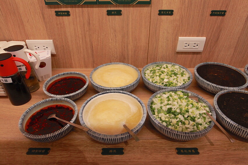 高雄市鼓山區吃。高雄市美食|鼓山區。「狂一鍋-高雄義享店」幾乎零負評的台式火鍋，台北爆紅名店狂一鍋高雄義享時尚廣場