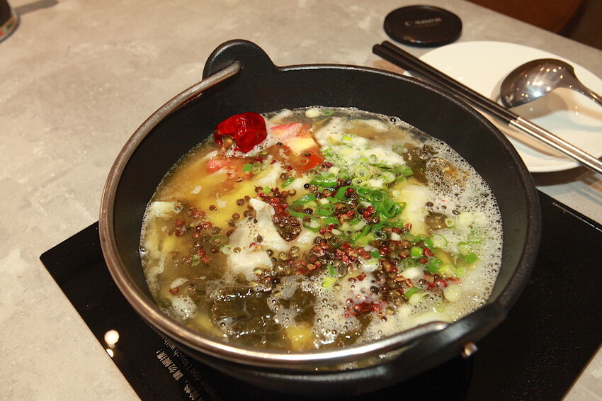 高雄市鼓山區吃。高雄市美食|鼓山區。「狂一鍋-高雄義享店」幾乎零負評的台式火鍋，台北爆紅名店狂一鍋高雄義享時尚廣場