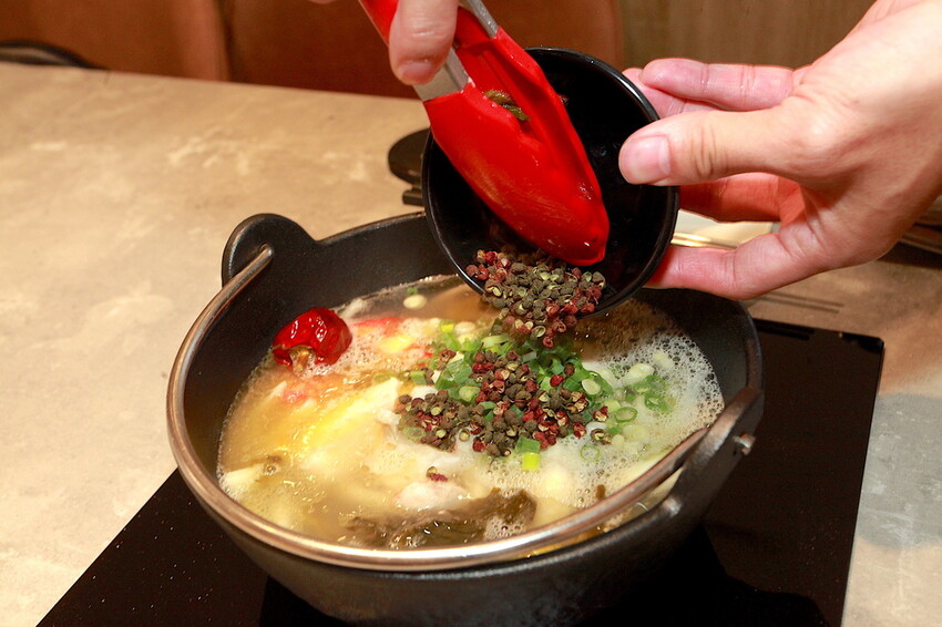 高雄市鼓山區吃。高雄市美食|鼓山區。「狂一鍋-高雄義享店」幾乎零負評的台式火鍋，台北爆紅名店狂一鍋高雄義享時尚廣場