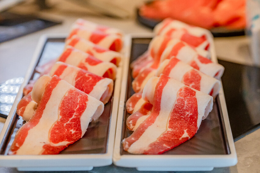 高雄市鼓山區高雄美食 – 狂一鍋 x 特惠午餐299起，品嚐台式火鍋佳餚與獨家酸菜魚鍋，享受蔬食與甜品無限供應」