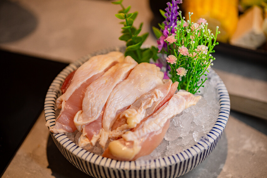 高雄市鼓山區高雄美食 – 狂一鍋 x 特惠午餐299起，品嚐台式火鍋佳餚與獨家酸菜魚鍋，享受蔬食與甜品無限供應」