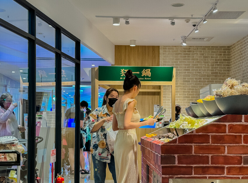 高雄市鼓山區高雄美食 – 狂一鍋 x 特惠午餐299起，品嚐台式火鍋佳餚與獨家酸菜魚鍋，享受蔬食與甜品無限供應」