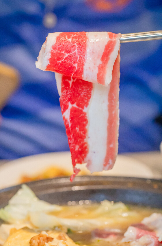 高雄市鼓山區高雄美食 – 狂一鍋 x 特惠午餐299起，品嚐台式火鍋佳餚與獨家酸菜魚鍋，享受蔬食與甜品無限供應」