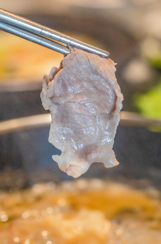 高雄市鼓山區高雄美食 – 狂一鍋 x 特惠午餐299起，品嚐台式火鍋佳餚與獨家酸菜魚鍋，享受蔬食與甜品無限供應」