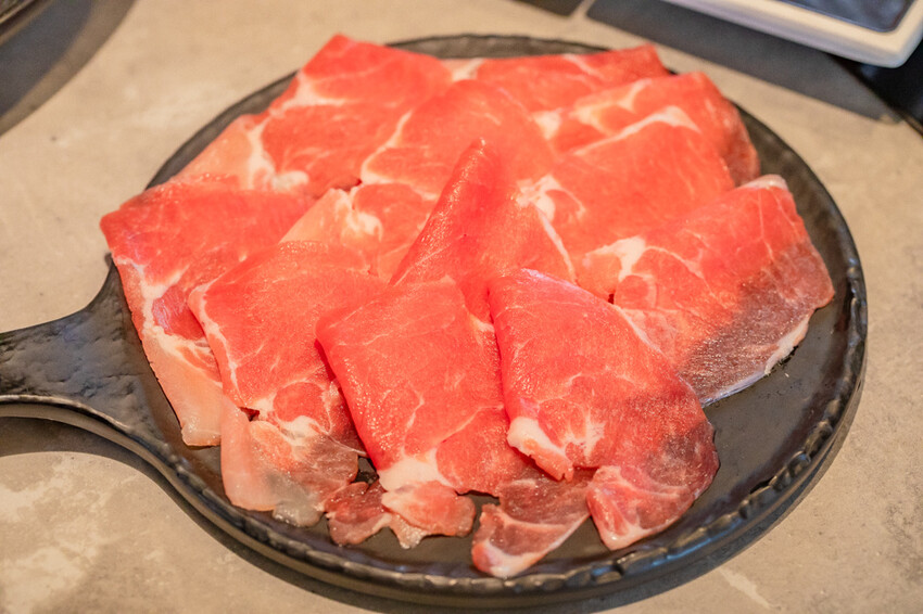 高雄市鼓山區高雄美食 – 狂一鍋 x 特惠午餐299起，品嚐台式火鍋佳餚與獨家酸菜魚鍋，享受蔬食與甜品無限供應」