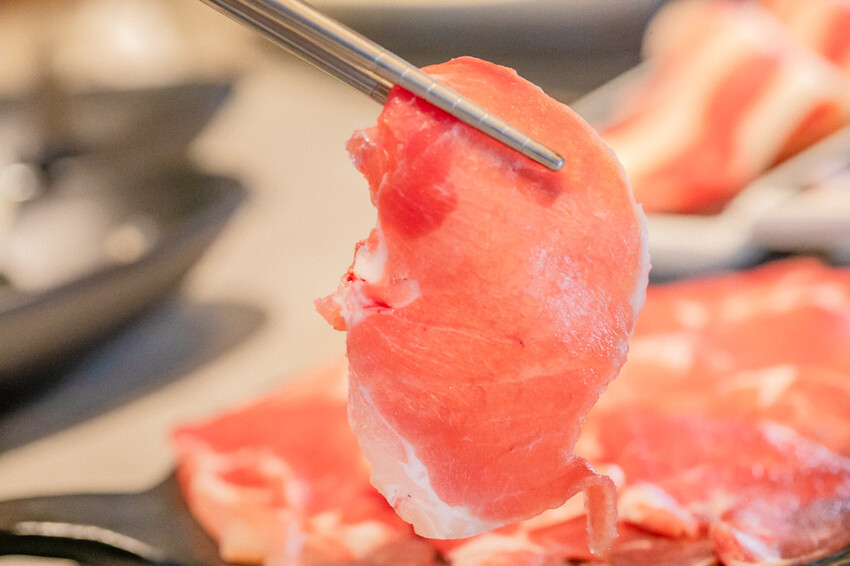 高雄市鼓山區高雄美食 – 狂一鍋 x 特惠午餐299起，品嚐台式火鍋佳餚與獨家酸菜魚鍋，享受蔬食與甜品無限供應」