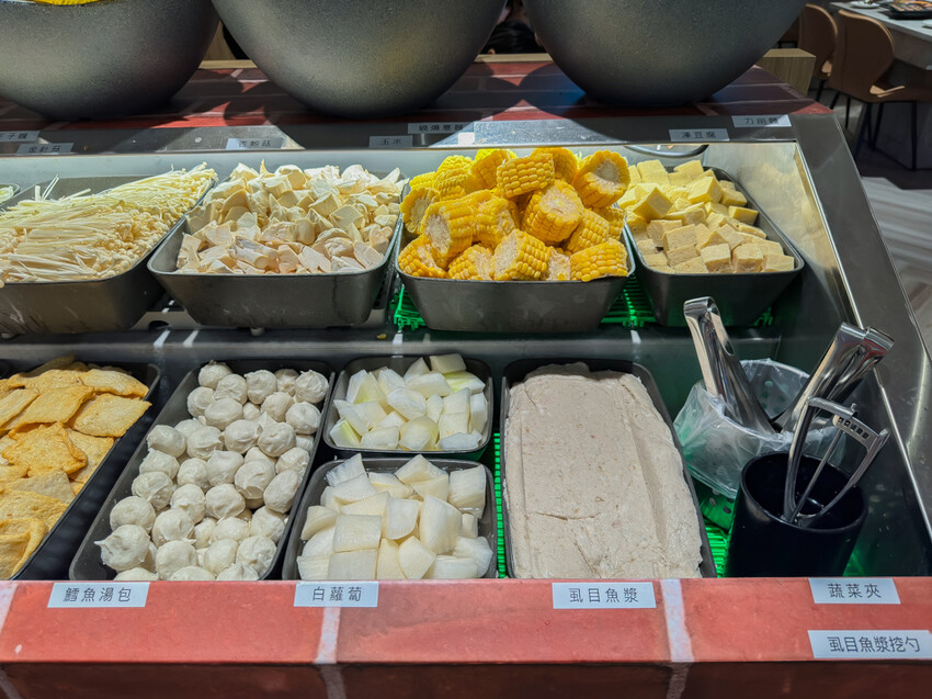 高雄市鼓山區高雄美食 – 狂一鍋 x 特惠午餐299起，品嚐台式火鍋佳餚與獨家酸菜魚鍋，享受蔬食與甜品無限供應」