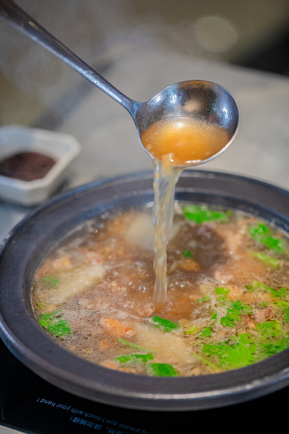 高雄市鼓山區高雄美食 – 狂一鍋 x 特惠午餐299起，品嚐台式火鍋佳餚與獨家酸菜魚鍋，享受蔬食與甜品無限供應」