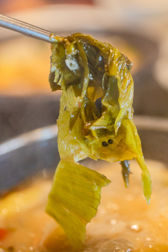 高雄市鼓山區高雄美食 – 狂一鍋 x 特惠午餐299起，品嚐台式火鍋佳餚與獨家酸菜魚鍋，享受蔬食與甜品無限供應」