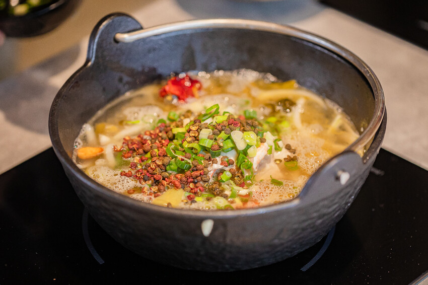 高雄市鼓山區高雄美食 – 狂一鍋 x 特惠午餐299起，品嚐台式火鍋佳餚與獨家酸菜魚鍋，享受蔬食與甜品無限供應」