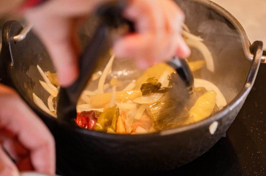 高雄市鼓山區高雄美食 – 狂一鍋 x 特惠午餐299起，品嚐台式火鍋佳餚與獨家酸菜魚鍋，享受蔬食與甜品無限供應」