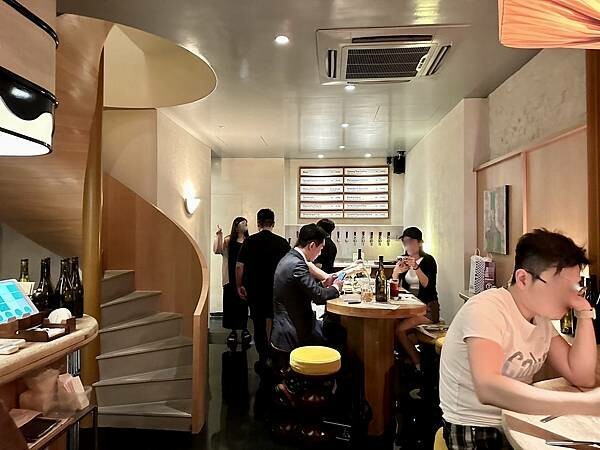 台北市中山區[中山區美食] THE FLOW 台北新開幕 餐酒館酒吧 預約困難店 #中山站美食 @蛋寶趴趴go