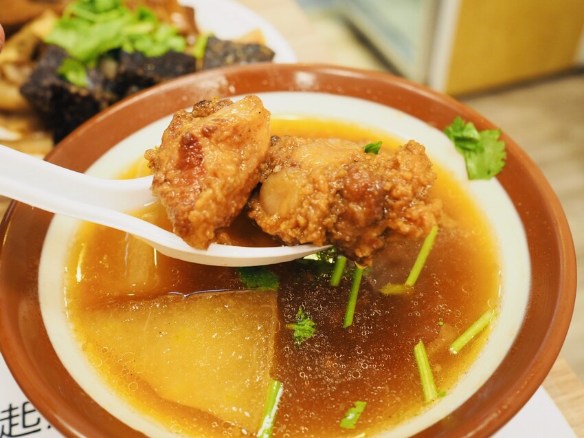 新北市新莊區新莊滷肉飯 大塊ㄟ魯肉飯 一吃就上癮的傳統小吃 新莊廟街夜市慈祐宮旁