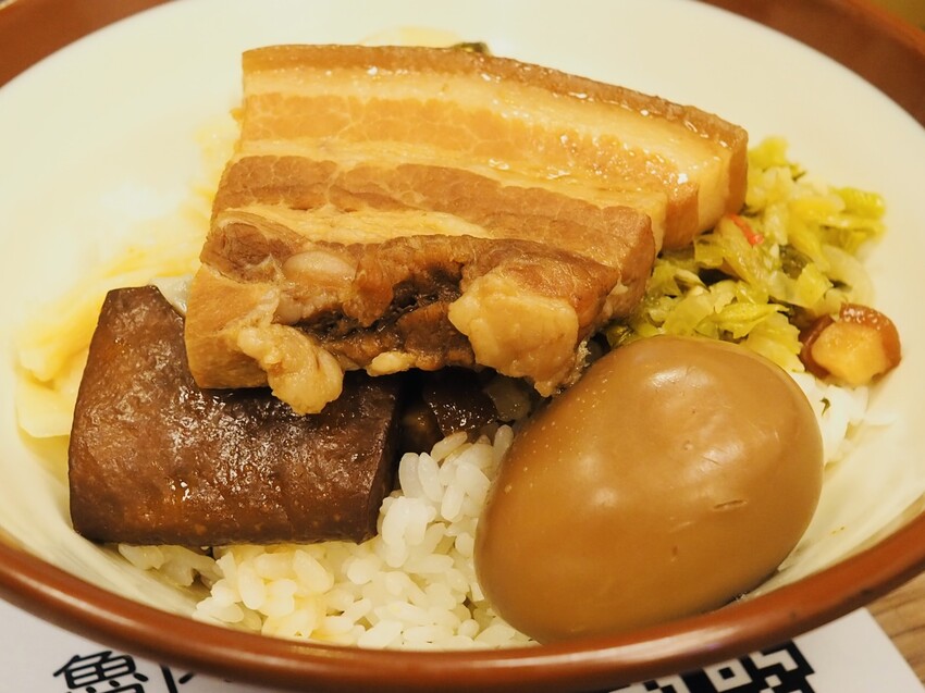 新北市新莊區新莊滷肉飯 大塊ㄟ魯肉飯 一吃就上癮的傳統小吃 新莊廟街夜市慈祐宮旁