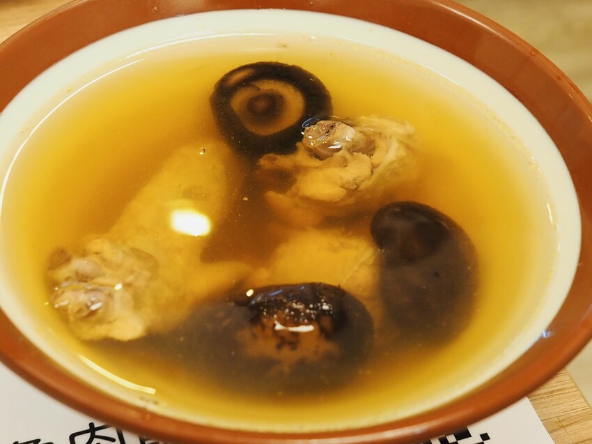 新北市新莊區新莊滷肉飯 大塊ㄟ魯肉飯 一吃就上癮的傳統小吃 新莊廟街夜市慈祐宮旁