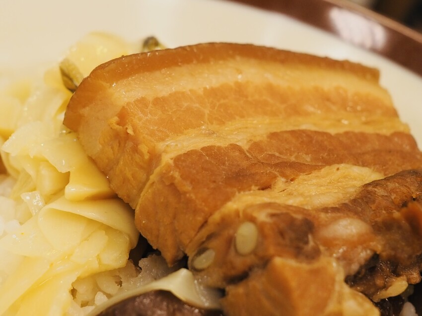 新北市新莊區新莊滷肉飯 大塊ㄟ魯肉飯 一吃就上癮的傳統小吃 新莊廟街夜市慈祐宮旁