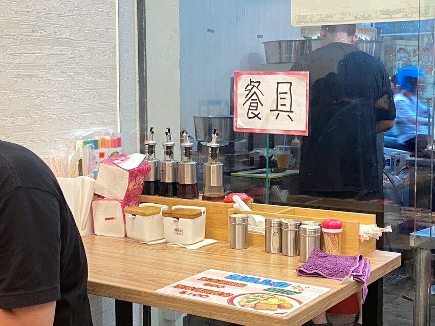 新北市新莊區新莊滷肉飯 大塊ㄟ魯肉飯 一吃就上癮的傳統小吃 新莊廟街夜市慈祐宮旁