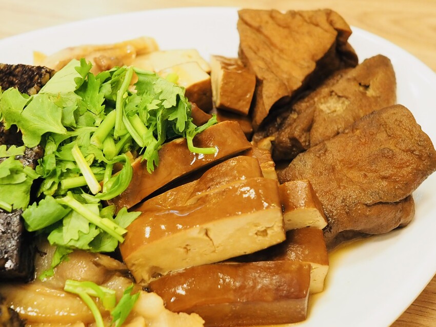 新北市新莊區新莊滷肉飯 大塊ㄟ魯肉飯 一吃就上癮的傳統小吃 新莊廟街夜市慈祐宮旁