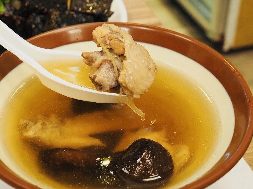 新北市新莊區新莊滷肉飯 大塊ㄟ魯肉飯 一吃就上癮的傳統小吃 新莊廟街夜市慈祐宮旁