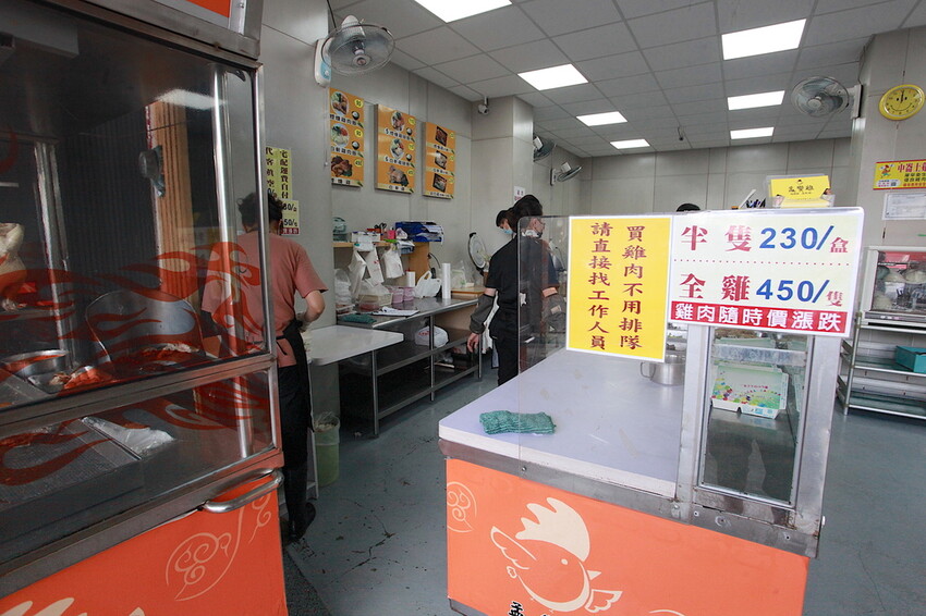 台南市安南區吃。台南市｜安南區。「孟饗雞雞肉店」隱身在安南區美味雞肉便當，早上六點開門白斬雞經常提銷售一空「孟饗