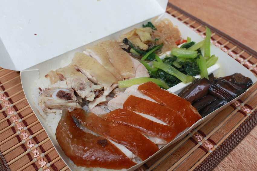 台南市安南區吃。台南市｜安南區。「孟饗雞雞肉店」隱身在安南區美味雞肉便當，早上六點開門白斬雞經常提銷售一空「孟饗