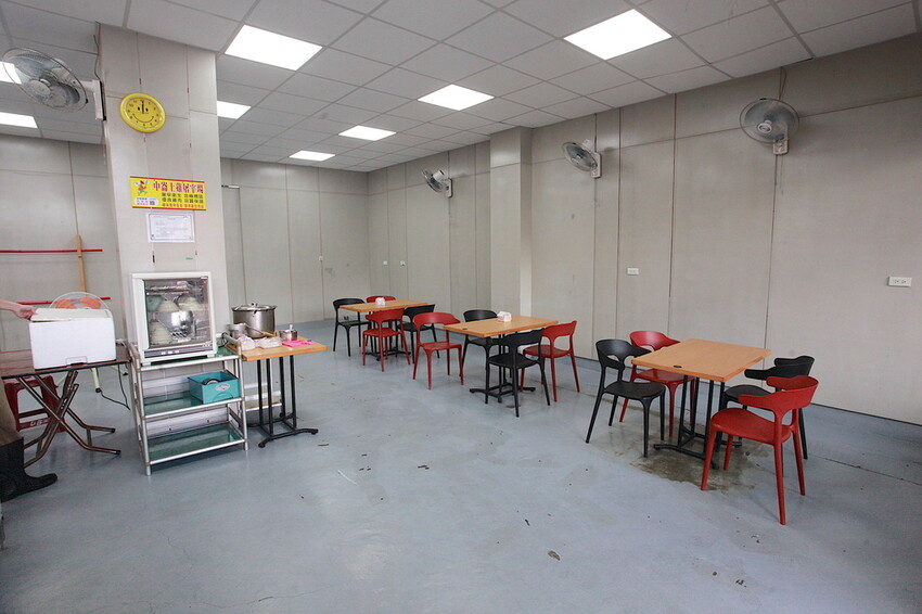 台南市安南區吃。台南市｜安南區。「孟饗雞雞肉店」隱身在安南區美味雞肉便當，早上六點開門白斬雞經常提銷售一空「孟饗