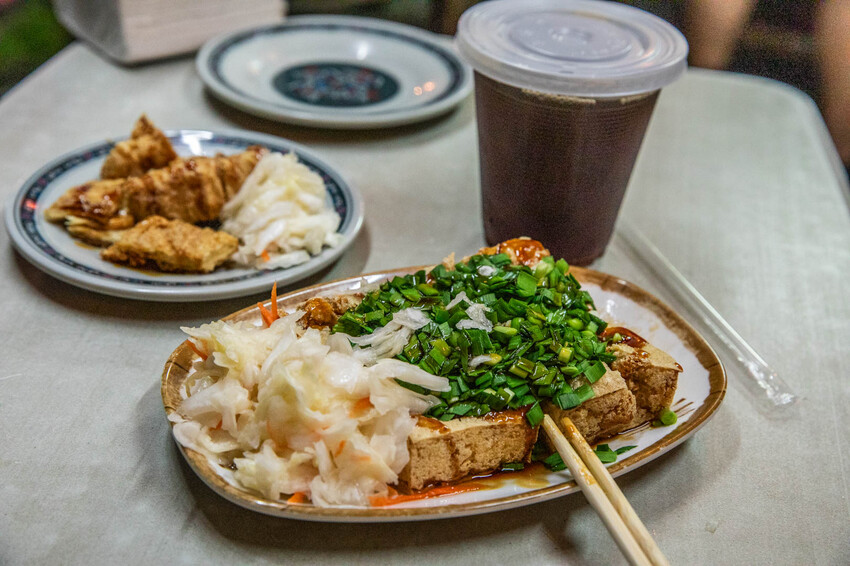 花蓮縣花蓮市胖嘟嘟臭豆腐｜外酥內嫩鄉民讚爆！網路評價超高韭菜臭豆腐