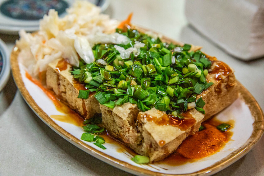 花蓮縣花蓮市胖嘟嘟臭豆腐｜外酥內嫩鄉民讚爆！網路評價超高韭菜臭豆腐