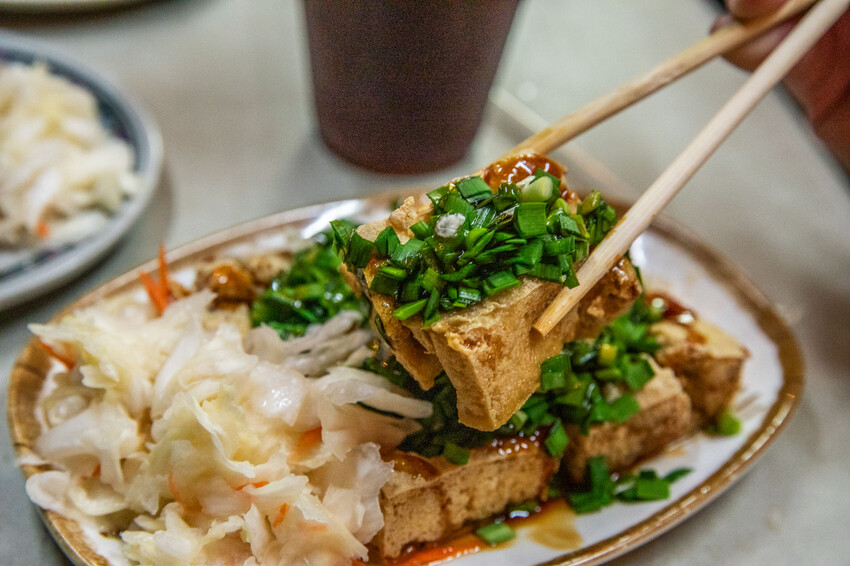 花蓮縣花蓮市胖嘟嘟臭豆腐｜外酥內嫩鄉民讚爆！網路評價超高韭菜臭豆腐