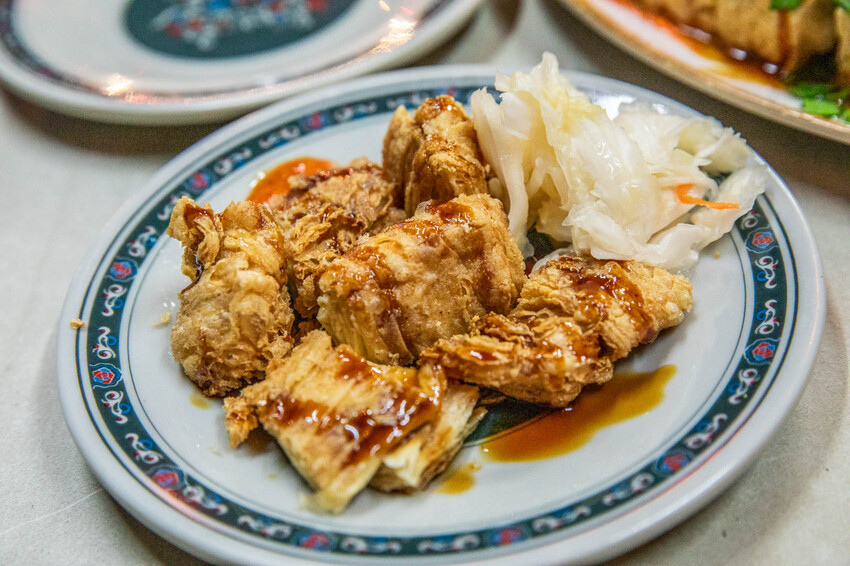 花蓮縣花蓮市胖嘟嘟臭豆腐｜外酥內嫩鄉民讚爆！網路評價超高韭菜臭豆腐