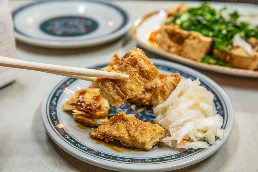花蓮縣花蓮市胖嘟嘟臭豆腐｜外酥內嫩鄉民讚爆！網路評價超高韭菜臭豆腐